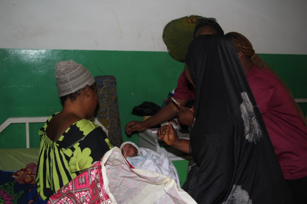 Sung Bie'la gives baby items to mothers at health facilities in Bawku