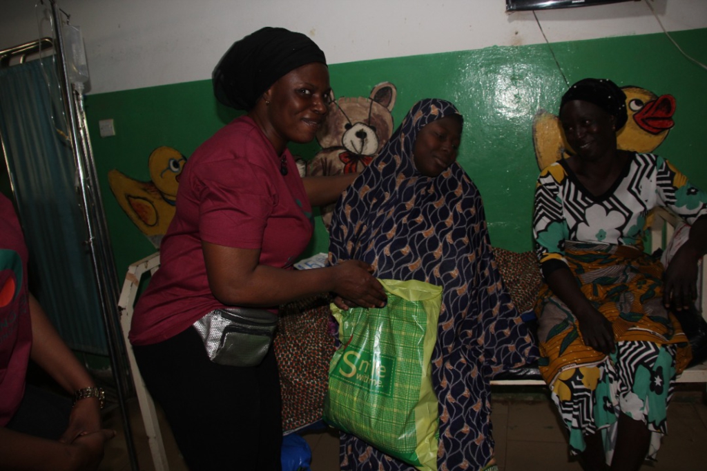 Sung Bie'la gives baby items to mothers at health facilities in Bawku