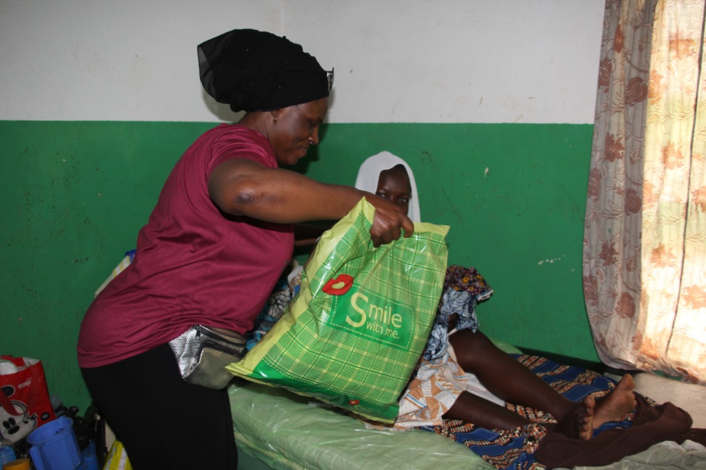Sung Bie'la gives baby items to mothers at health facilities in Bawku