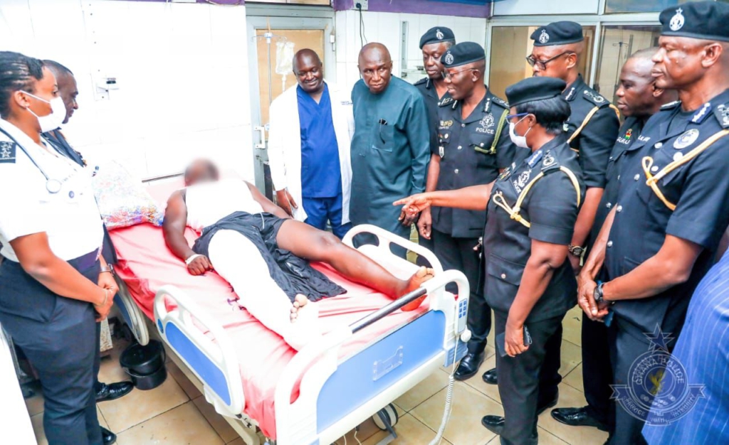 Caprice robbery incident: Interior Minister visits injured police officer