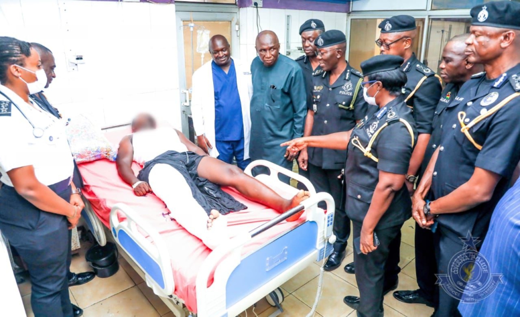 Caprice robbery incident: Interior Minister visits injured police officer Caprice robbery incident: Interior Minister visits injured police officer