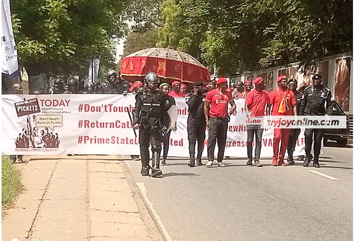 Police prevent demonstrators from accessing Parliament, National Cathedral grounds