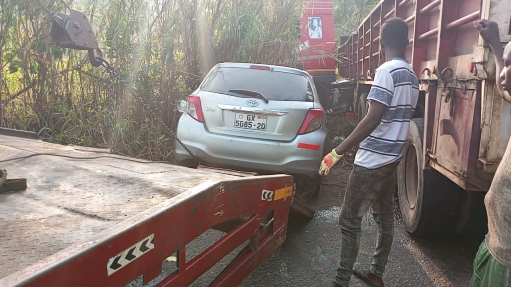 4 persons injured in ghastly accident on Accra-Kumasi Highway