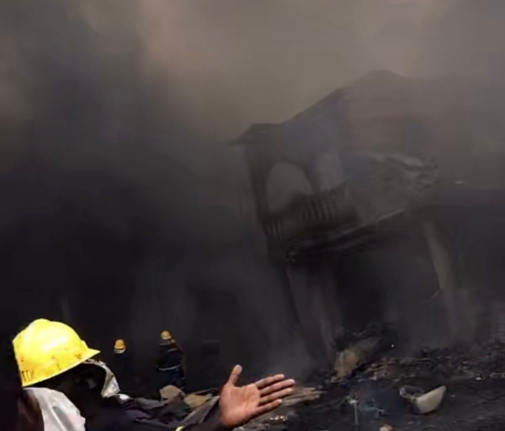 Fire destroys 3 houses, five vehicles at Kwadaso Fire destroys 3 houses, five vehicles at Kwadaso