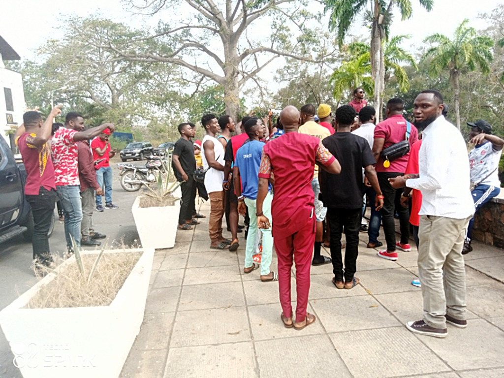 Old Vandals amass at Commonwealth, Mensah Sarbah halls to protest ejection of students