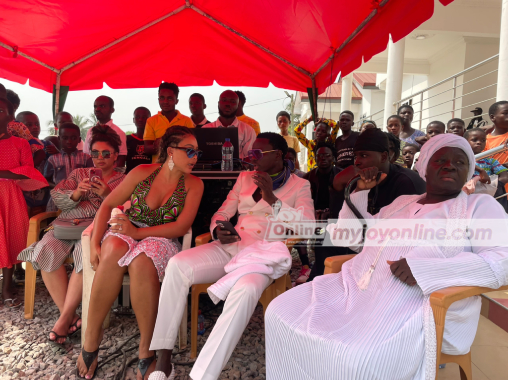 Ghanaian-American comedian Michael Blackson commissions his school in Agona Nsaba