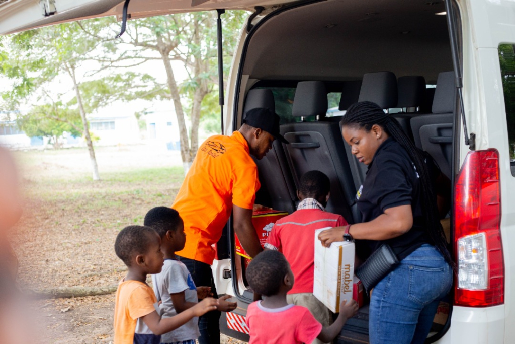 Niiplants Car Rentals celebrates Christmas at Village of Hope