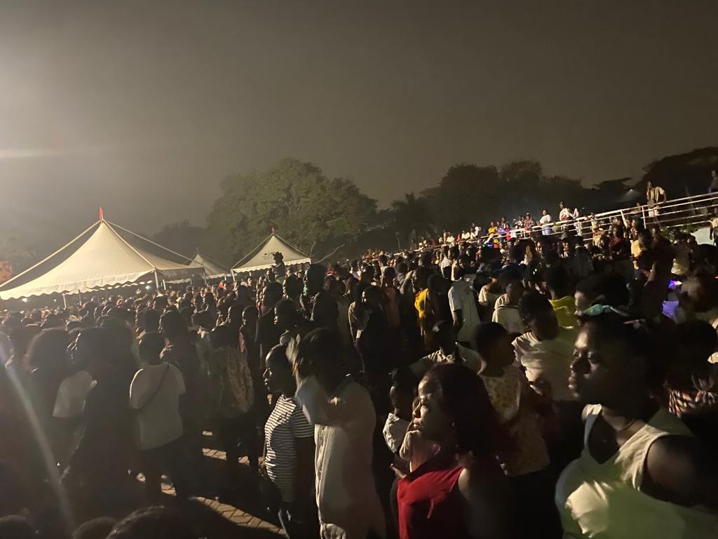 Luv FM Family Party in the Park: Patrons jam to live band music