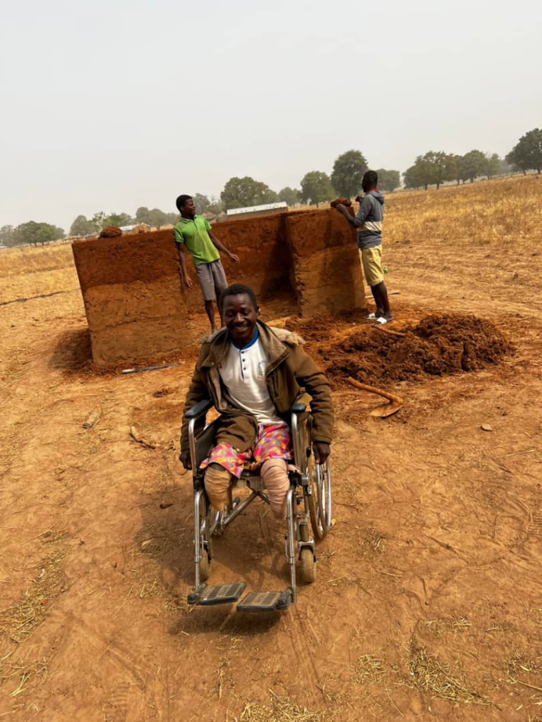 Good Samaritan comes to the aid of an amputee Good Samaritan comes to the aid of an amputee