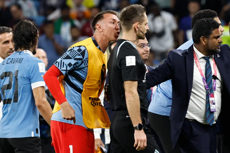 2022 World Cup: Ghana-Uruguay referee should be in prison if I’m sanctioned – Cavani