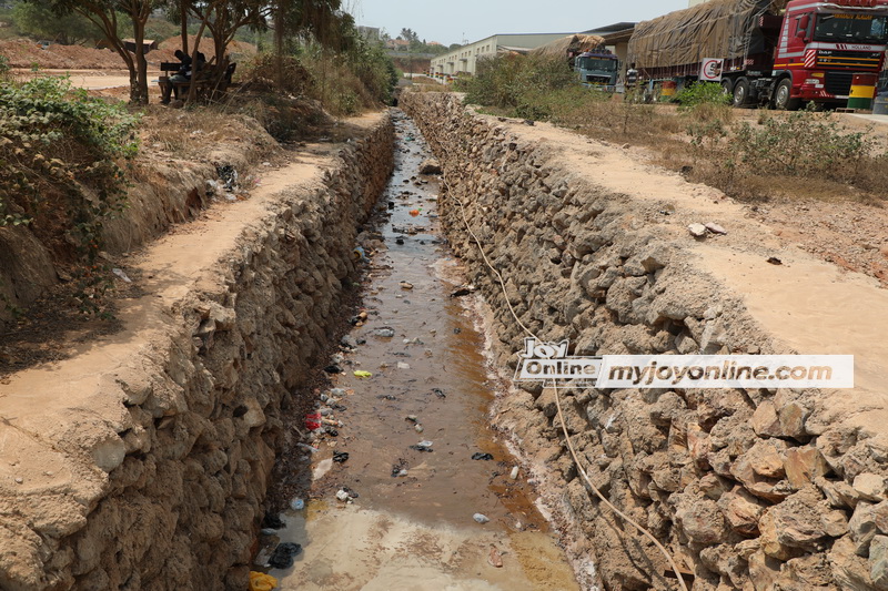 Waste water pours freely on Accra-Kasoa road