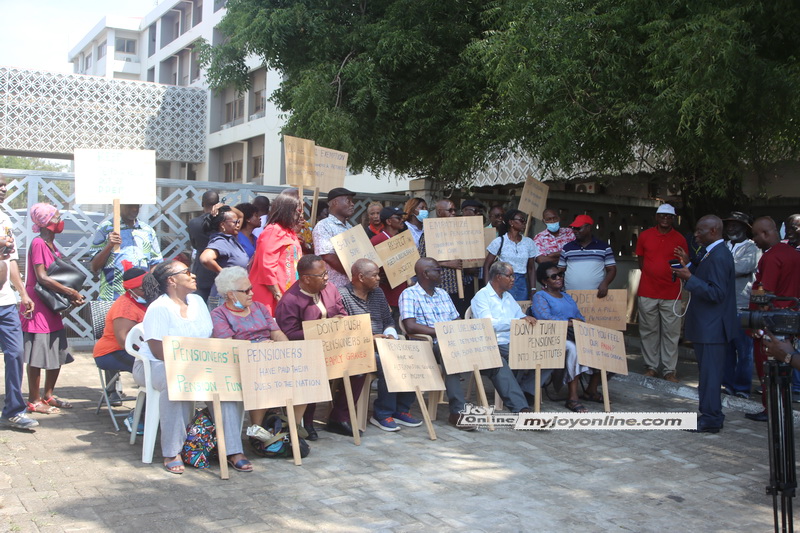 DDEP: The picketing pensioners, their moods and messages