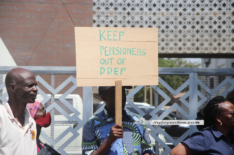 DDEP: The picketing pensioners, their moods and messages