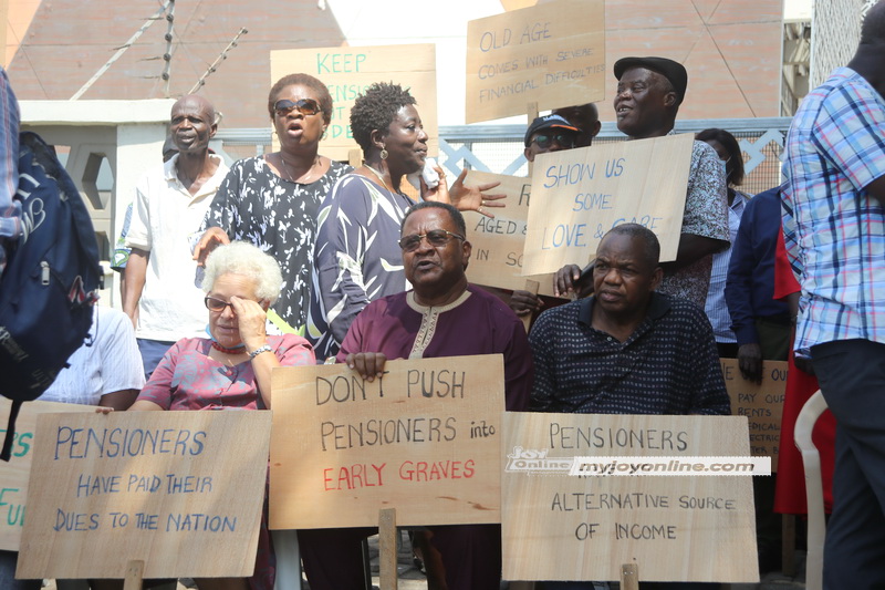 DDEP: The picketing pensioners, their moods and messages