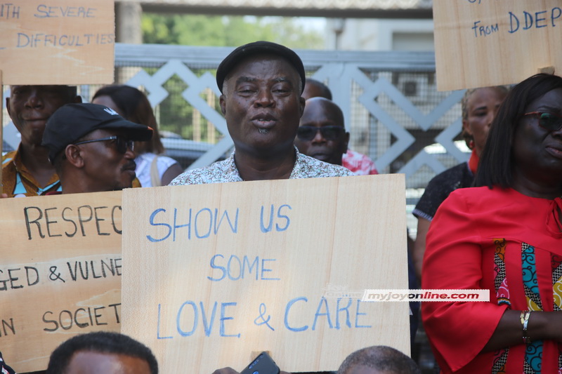 DDEP: The picketing pensioners, their moods and messages