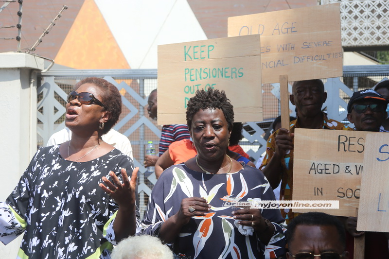 DDEP: The picketing pensioners, their moods and messages