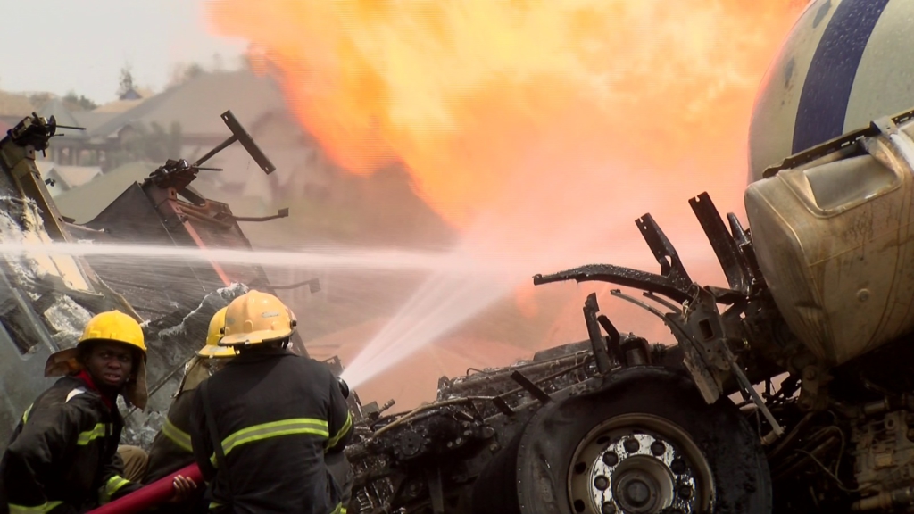 Fire fighters commended for saving Sokoban-Ampayoo community from gas tanker explosion Fire fighters commended for saving Sokoban-Ampayoo community from gas tanker explosion