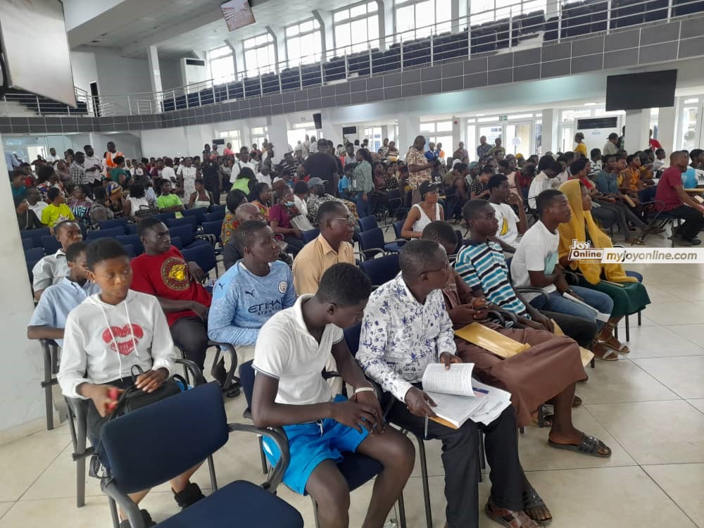 Hundreds of parents troop GNAT hall for school placement