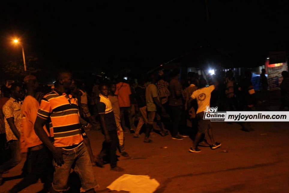 Soldiers clash with Nalerigu youth in attempt to arrest 'illegally enskinned' Bawku Naba and Mamprugu Overlord Soldiers clash with Nalerigu youth in attempt to arrest 'illegally enskinned' Bawku Naba and Mamprugu Overlord