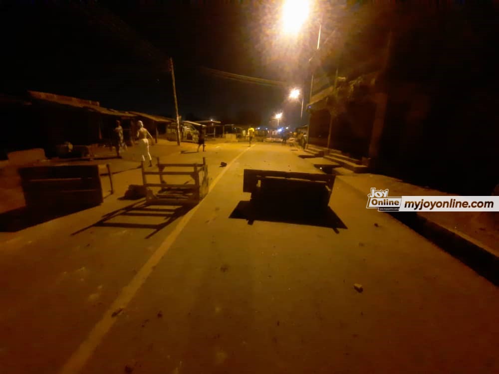 Soldiers clash with Nalerigu youth in attempt to arrest 'illegally enskinned' Bawku Naba and Mamprugu Overlord Soldiers clash with Nalerigu youth in attempt to arrest 'illegally enskinned' Bawku Naba and Mamprugu Overlord