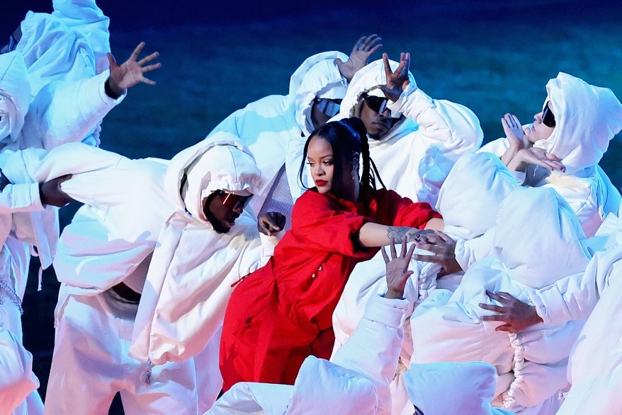 Pregnant Rihanna soars through her hits in Super Bowl 2023 halftime show