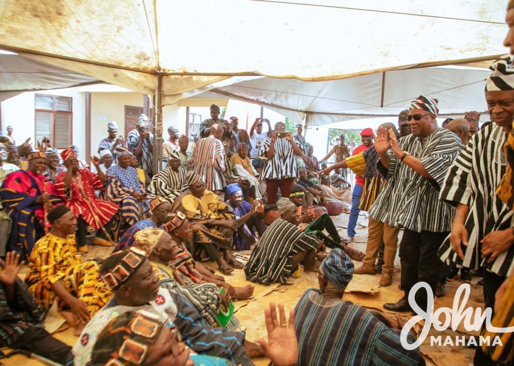 Mahama wasn’t hooted at enskinment of new Yagbonwura; ignore Koku Anyidoho’s fake video - NDC Mahama wasn’t hooted at enskinment of new Yagbonwura; ignore Koku Anyidoho’s fake video - NDC