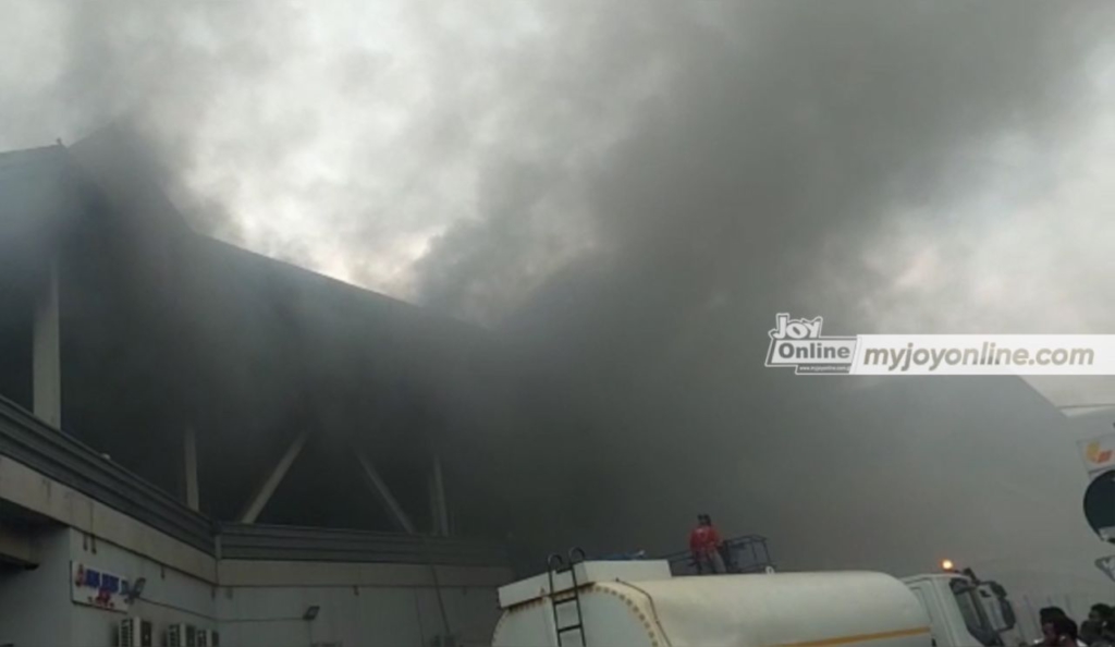 Duffuor commiserates with Kejetia Market traders after fire outbreak 2 Kejetia market