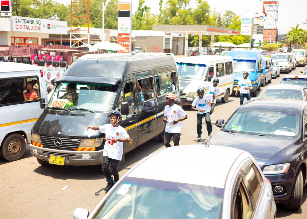 IWD: Renowned MC 1Mr_Wazza distributes sanitary pads among street hawkers, market women