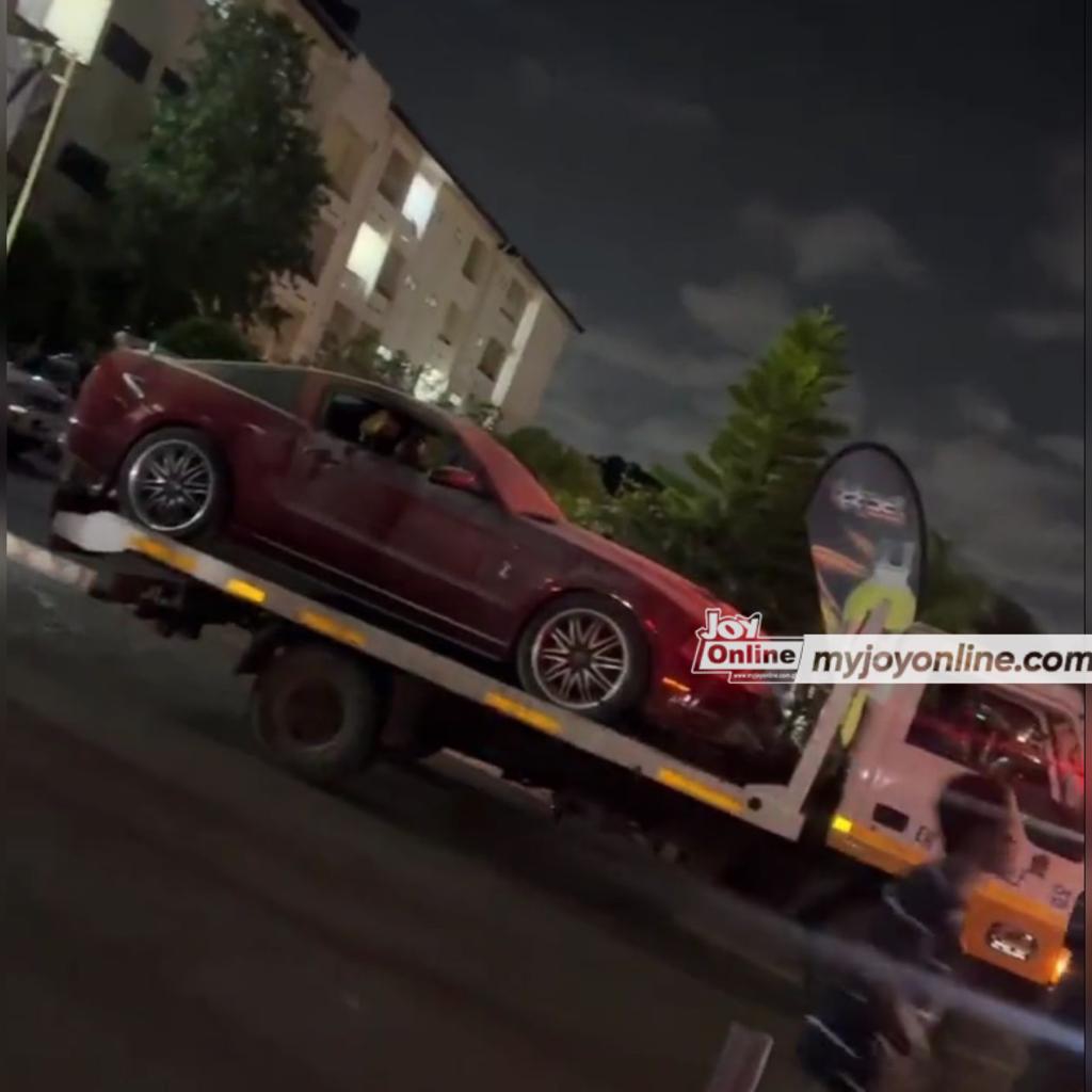 Luxury car catches fire at University of Ghana Luxury car catches fire at University of Ghana