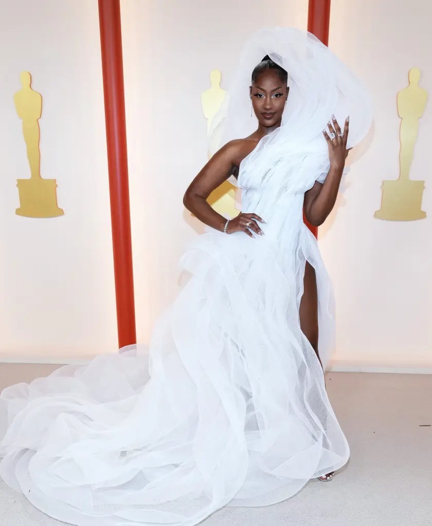 Tems criticised for view-blocking outfit at Oscars