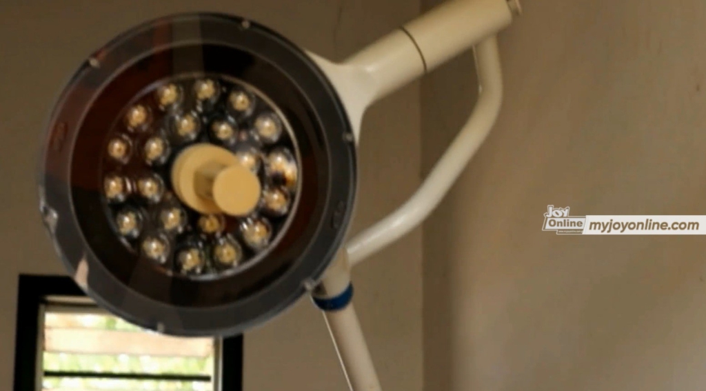 Doctors in Wa West use phone torch to perform surgeries 2 years after theatre lamps broke down Doctors in Wa West use phone torch to perform surgeries 2 years after theatre lamps broke down