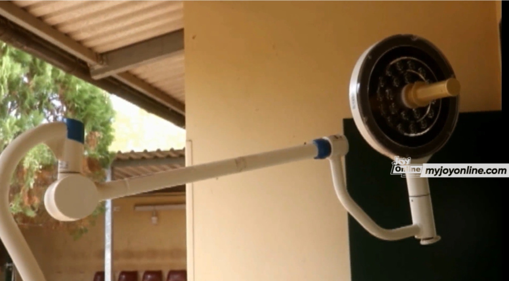 Doctors in Wa West use phone torch to perform surgeries 2 years after theatre lamps broke down Doctors in Wa West use phone torch to perform surgeries 2 years after theatre lamps broke down