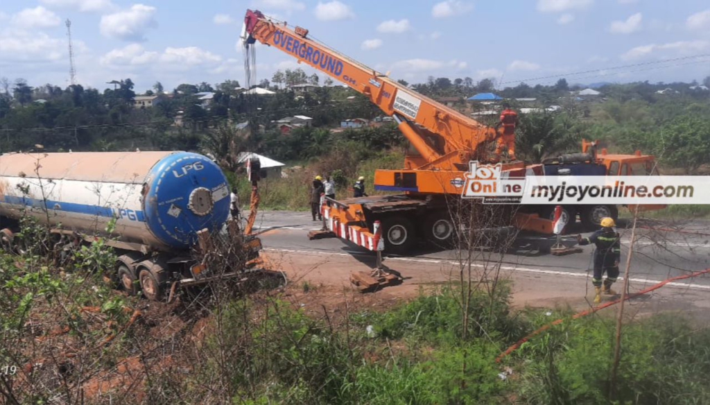 Gas-filled tanker removed from Duampompo on Accra-Kumasi highway after JoyNews report Gas-filled tanker removed from Duampompo on Accra-Kumasi highway after JoyNews report