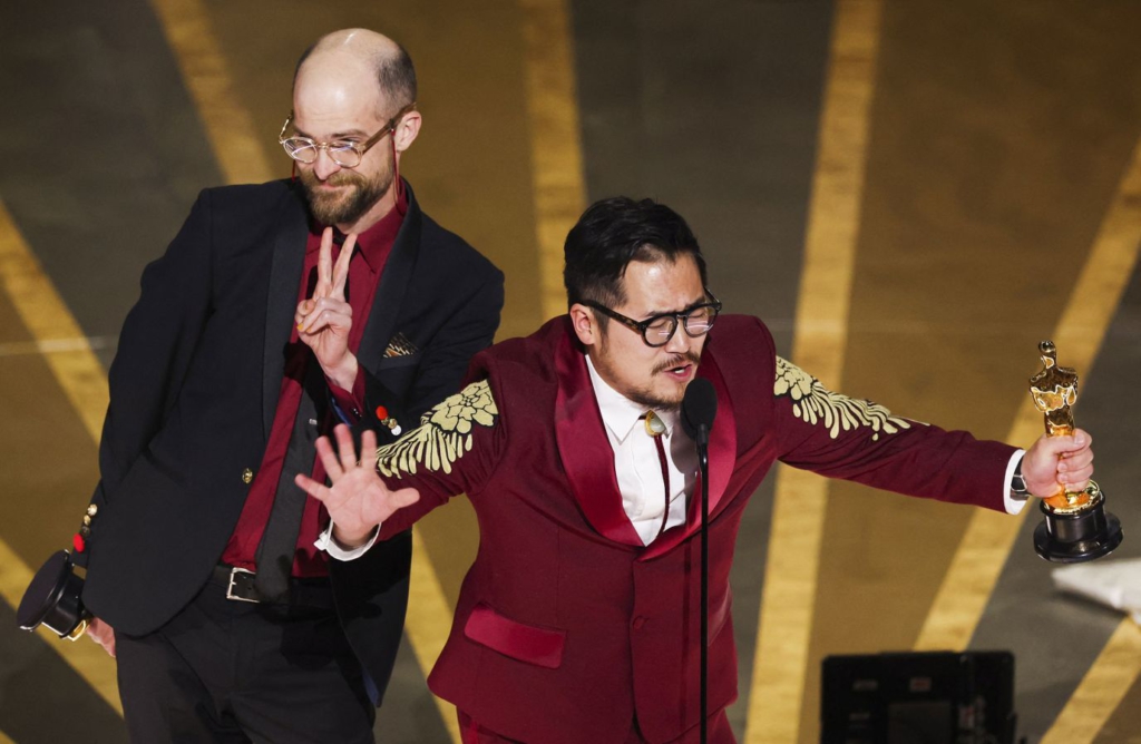 ‘Everything Everywhere All at Once’ shines at an emotional Oscar ceremony ‘Everything Everywhere All at Once’ shines at an emotional Oscar ceremony