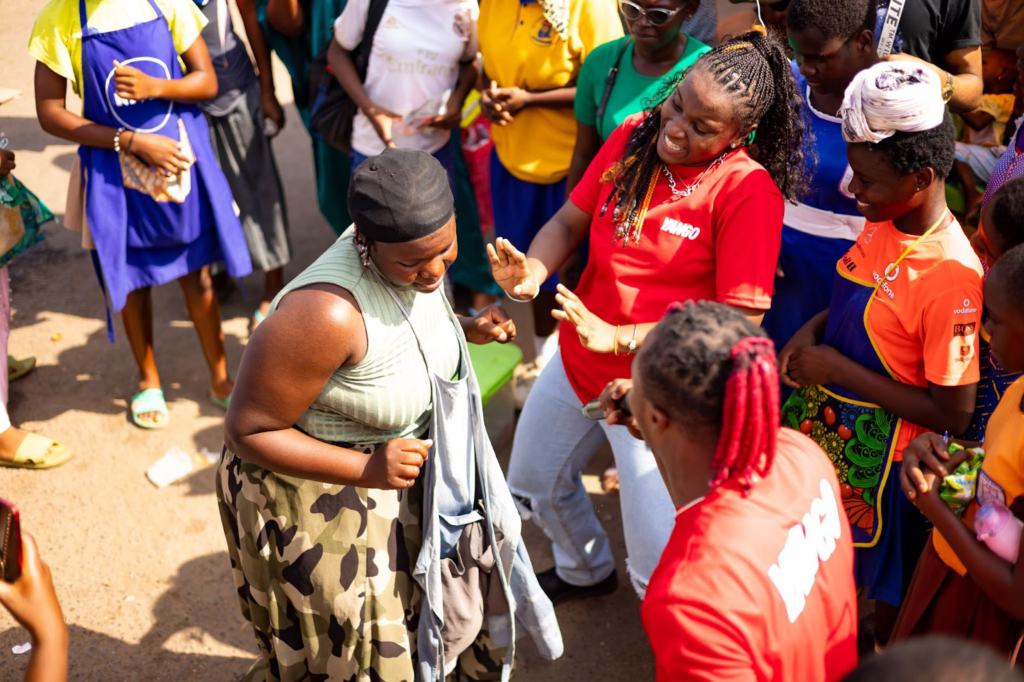 IWD: Renowned MC 1Mr_Wazza distributes sanitary pads among street hawkers, market women