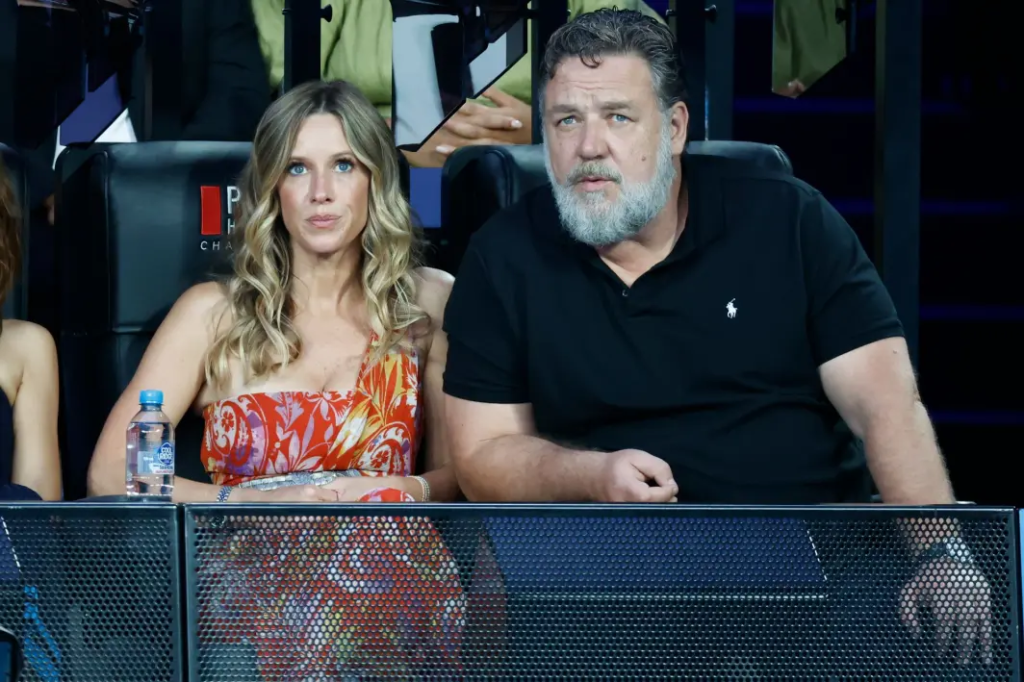 Russell Crowe, girlfriend refused service at Australian restaurant for failing to meet dress code Russell Crowe, girlfriend refused service at Australian restaurant for failing to meet dress code