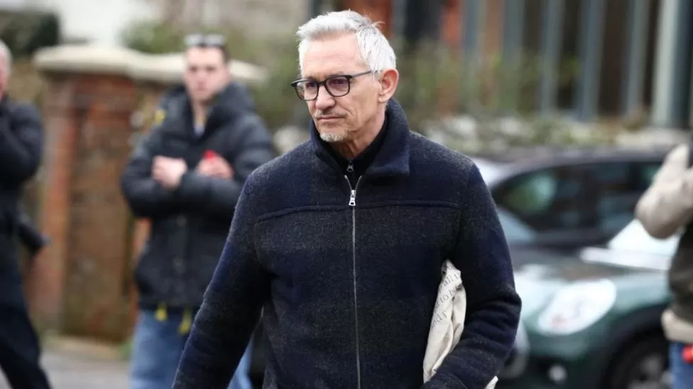 Gary Lineker: BBC talks with presenter 'moving in right direction', sources say Gary Lineker: BBC talks with presenter 'moving in right direction', sources say