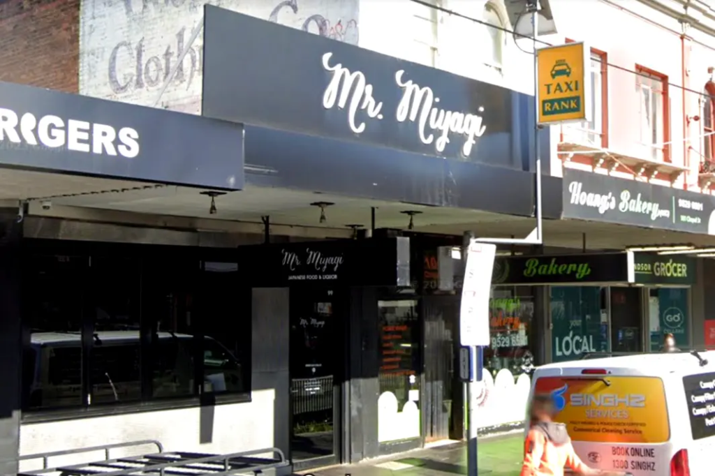 Russell Crowe, girlfriend refused service at Australian restaurant for failing to meet dress code Russell Crowe, girlfriend refused service at Australian restaurant for failing to meet dress code