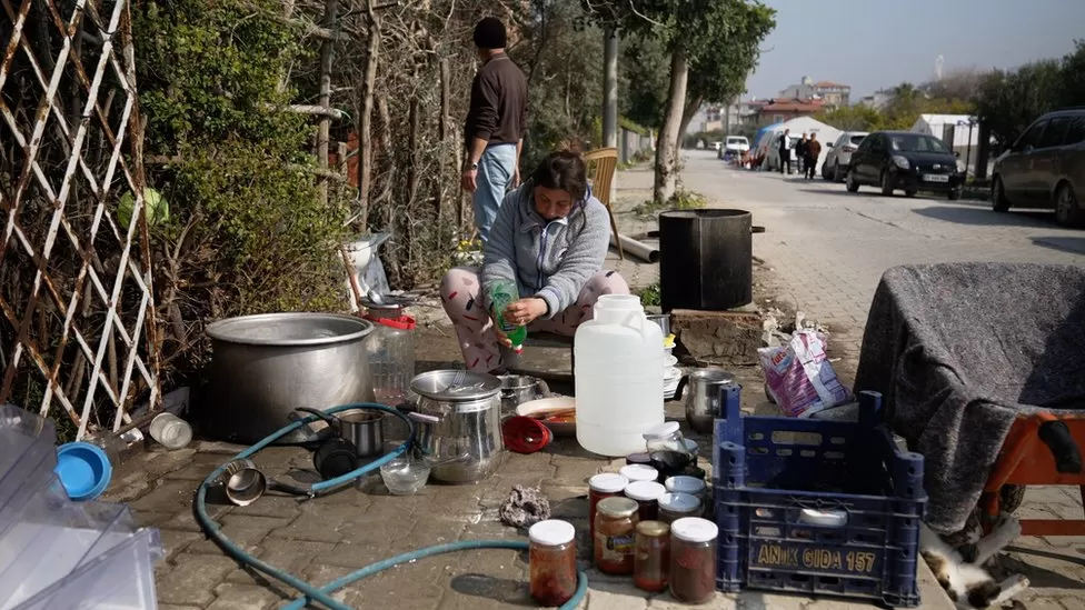 Turkey earthquake: Survivors living in fear on streets