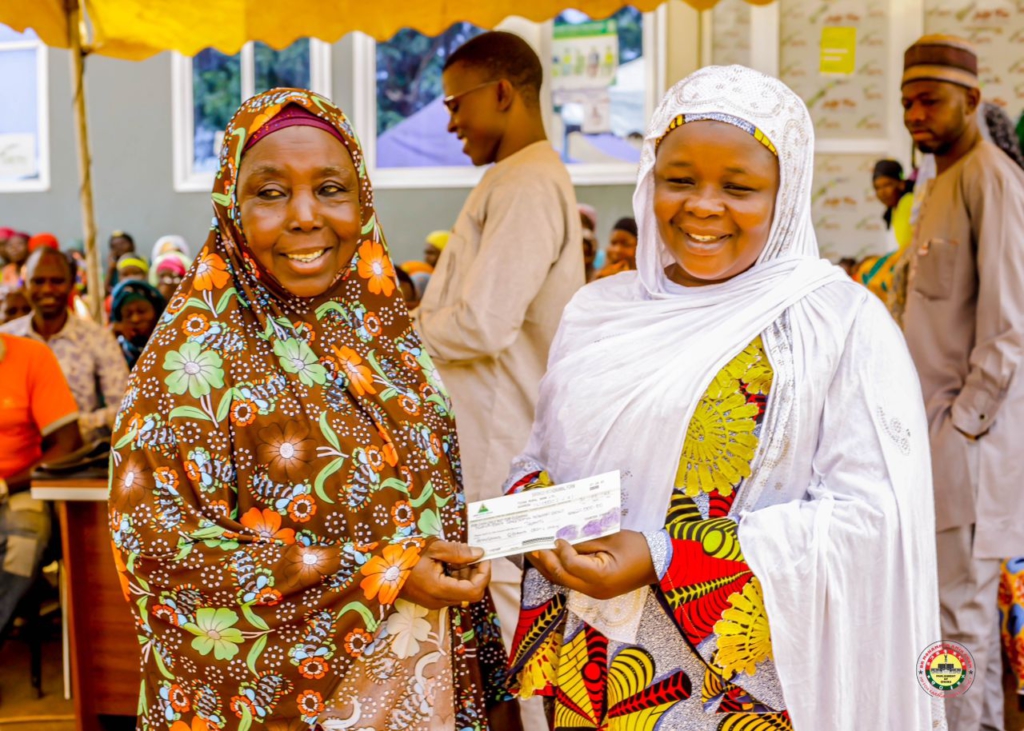 Amin Anta presents 600 women in Karaga with interest-free loans