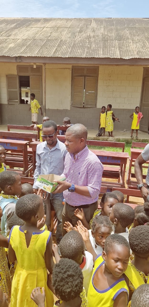 Appianyinasehene donates furniture to Juabeng basic schools