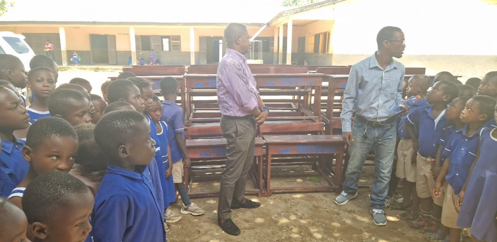 Appianyinasehene donates furniture to Juabeng basic schools