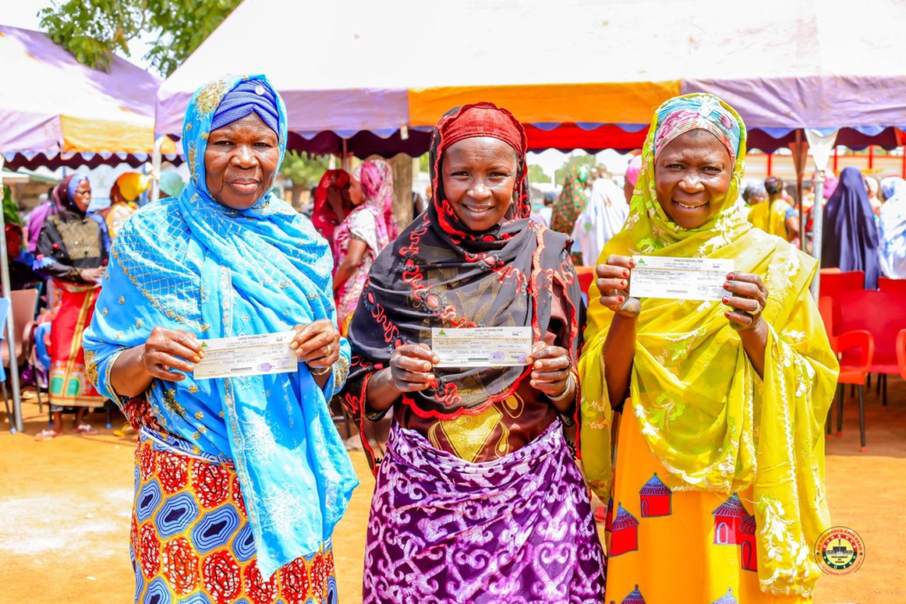 Amin Anta presents 600 women in Karaga with interest-free loans