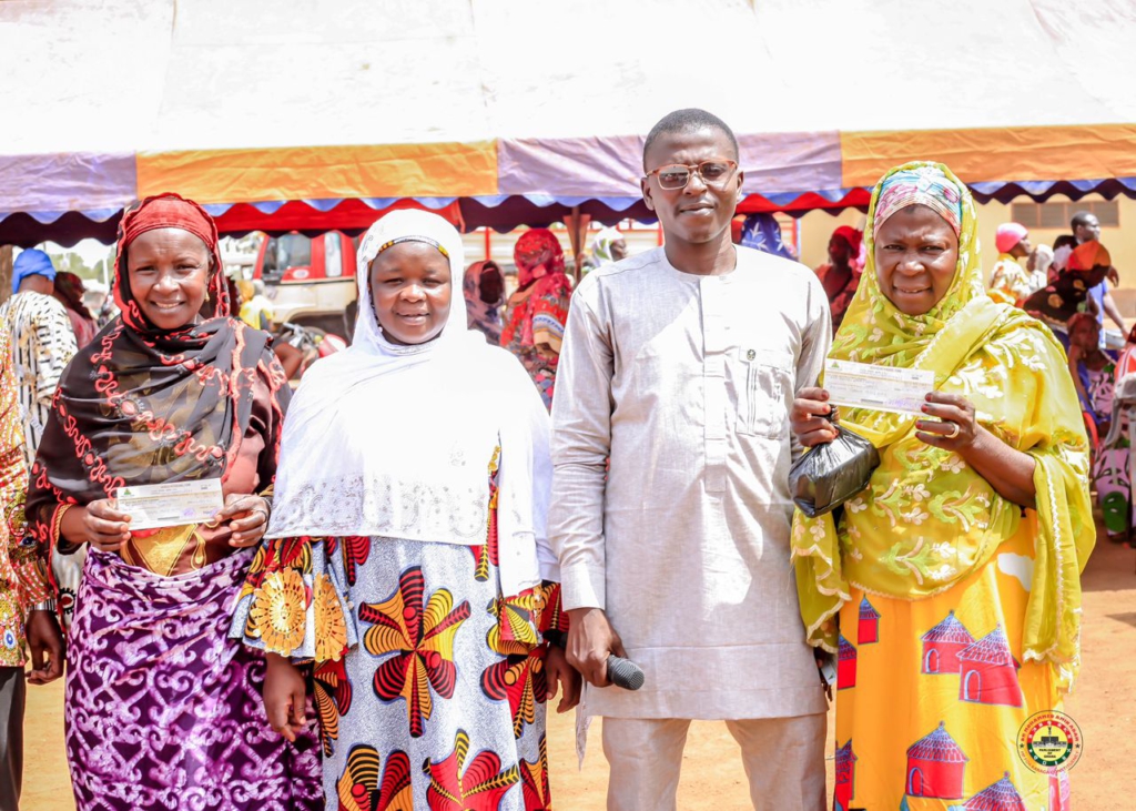 Amin Anta presents 600 women in Karaga with interest-free loans