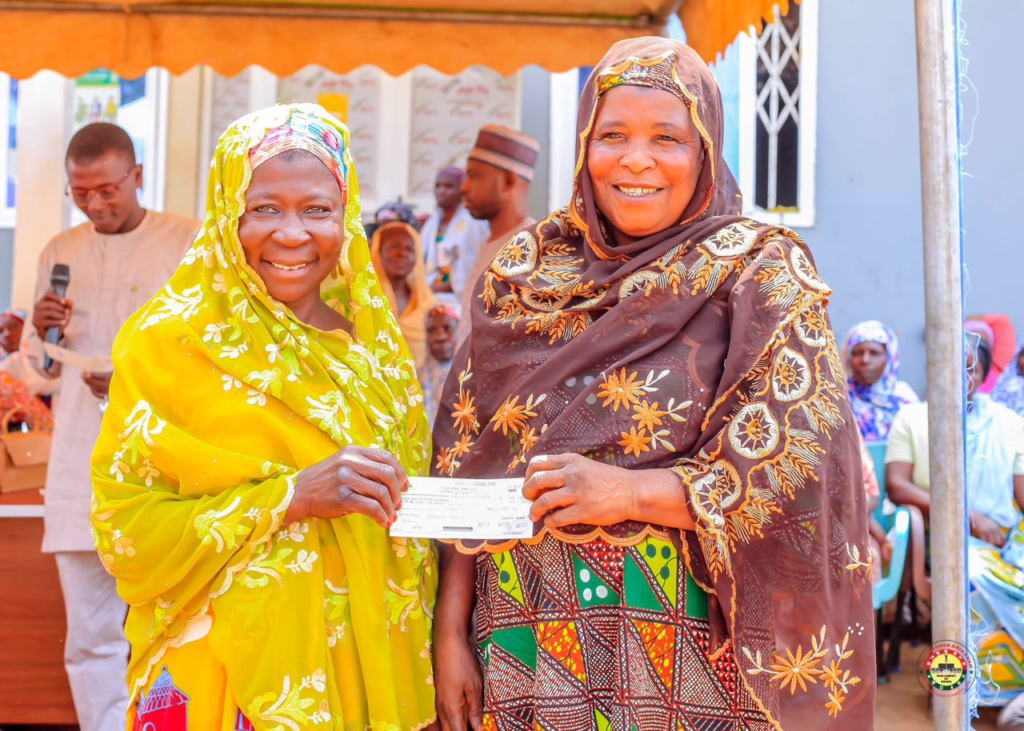 Amin Anta presents 600 women in Karaga with interest-free loans