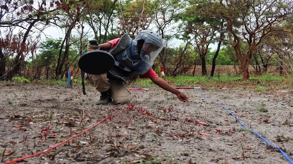 The women hunting for explosives left from civil war