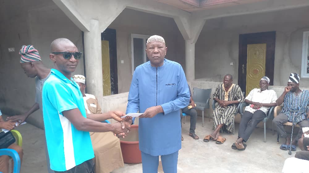 Daboya/Mankarigo MP supports peasant farmers with cash donation, farming equipment Daboya/Mankarigo MP supports peasant farmers with cash donation, farming equipment