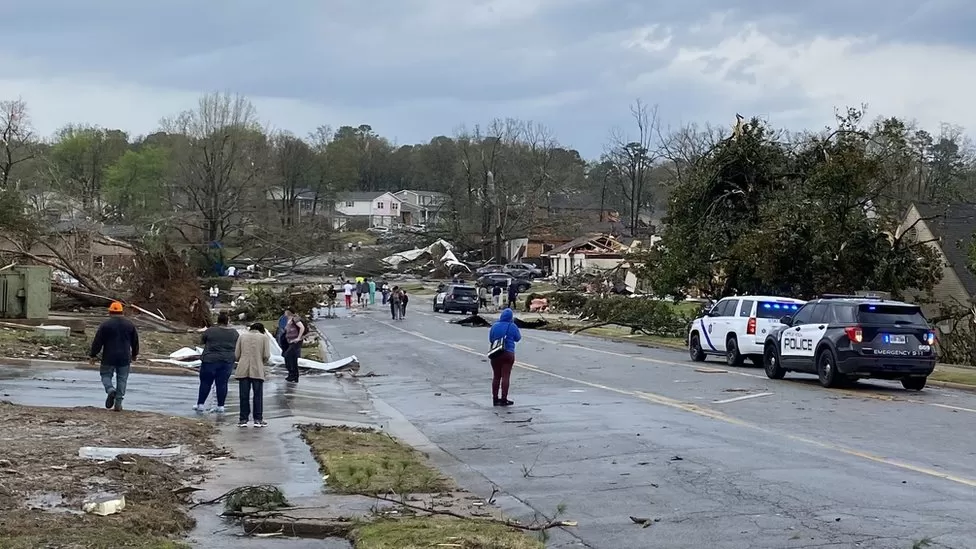 US tornadoes leave four dead, including one at Illinois music gig