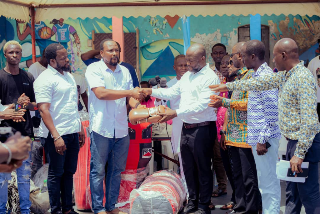 Former Accra mayor Adjei Sowah donates to boxing associations to develop grassroots boxing