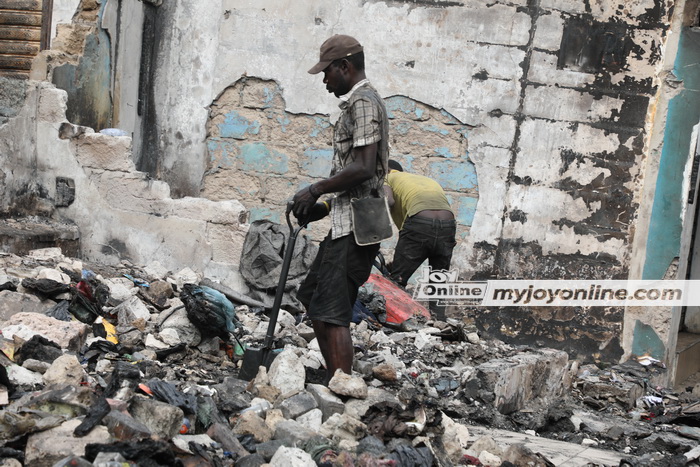 Photos: Shop owners count losses after Sunday’s fire outbreak at Kwame Nkrumah Interchange